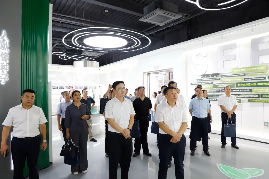 全市供銷系統(tǒng)農(nóng)業(yè)社會化服務暨”三秋“農(nóng)業(yè)生產(chǎn)技術培訓班在金春雨公司舉辦