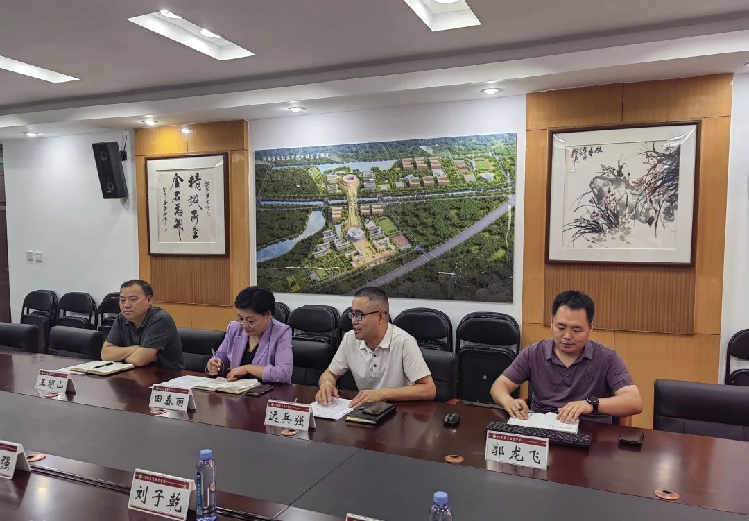 校企攜手，播撒希望之種｜金春雨種業(yè)董事長(zhǎng)率隊(duì)赴河南農(nóng)業(yè)職業(yè)學(xué)院調(diào)研，共繪校企合作新藍(lán)圖